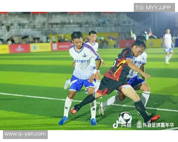 西安足球队在最新足球状态排行榜中荣登第十名展现出强劲实力 西安足球队在最新足球状态排行榜中荣登第十名展现出强劲实力